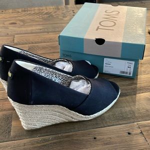 Tom’s New in box Michelle black wedges